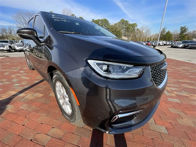 Used 2023 Chrysler Pacifica Touring-L image 23