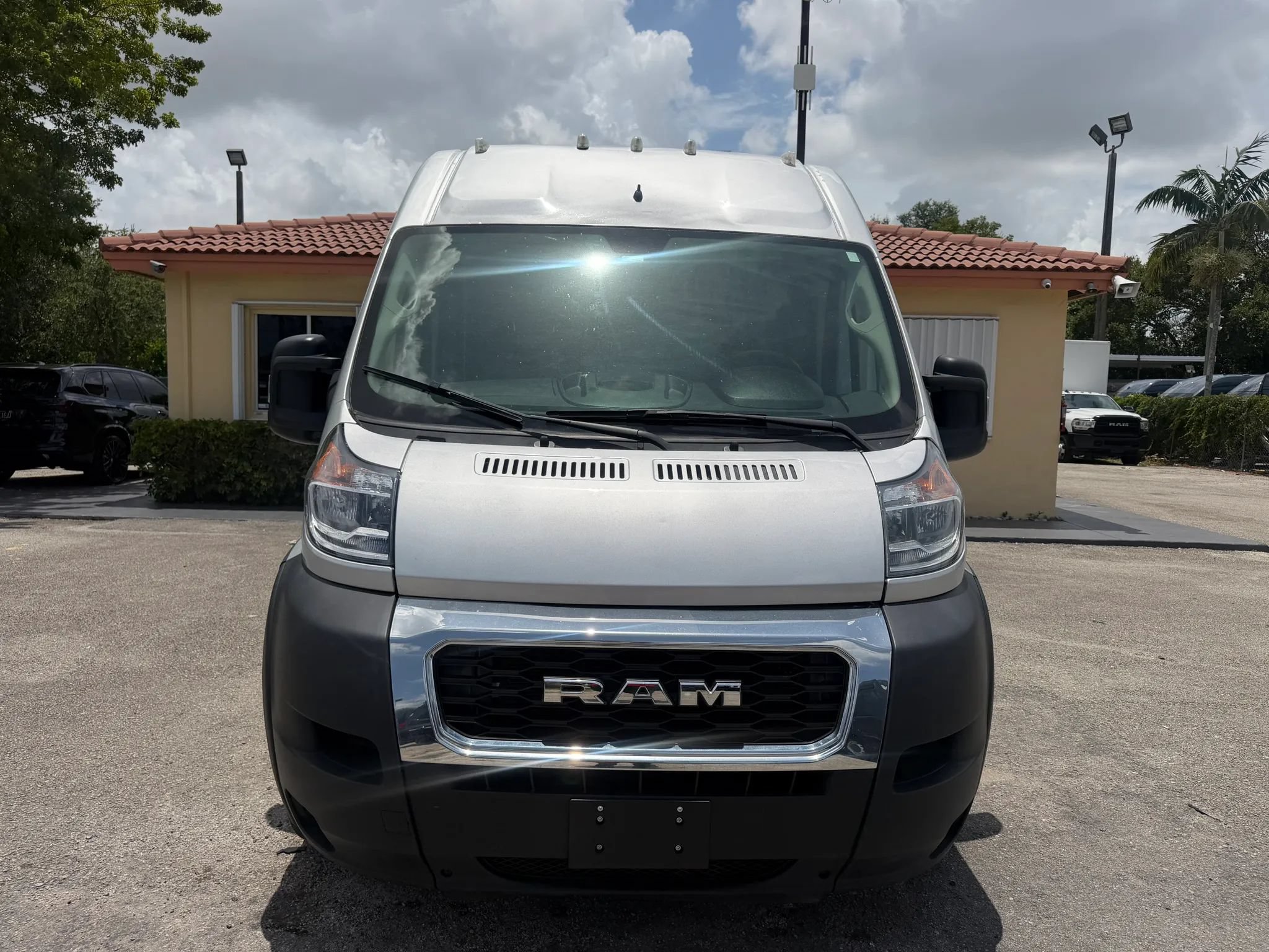 Used 2020 RAM ProMaster 2500 w/ Premium Appearance Group FWD image 11