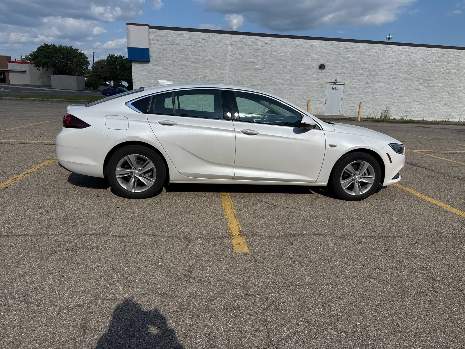 Used 2019 Buick Regal Preferred w/ Sights and Sounds Package FWD image 16