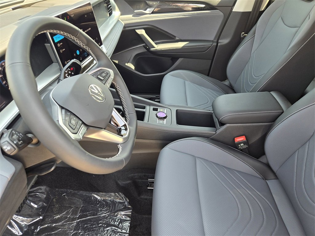 New 2025 Volkswagen Tiguan SE image 10