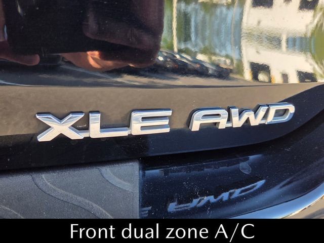 Used 2021 Toyota Highlander XLE AWD/4WD image 14