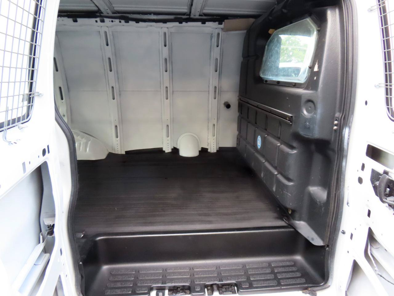 Used 2018 Chevrolet Express 2500 w/ Driver Convenience Package RWD image 12