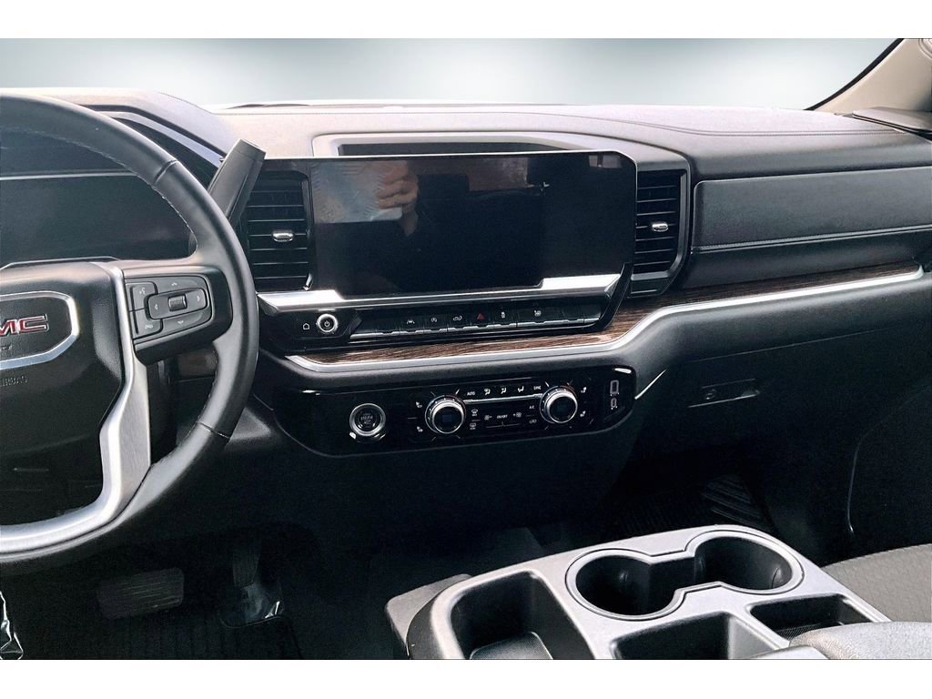 Used 2024 GMC Sierra 1500 SLE image 10