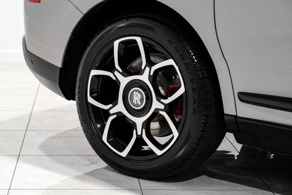 Used 2023 Rolls-Royce Cullinan Black Badge w/ Driver's Package image 73