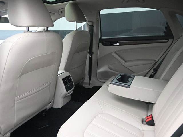 Used 2020 Volkswagen Passat 2.0T SEL image 10