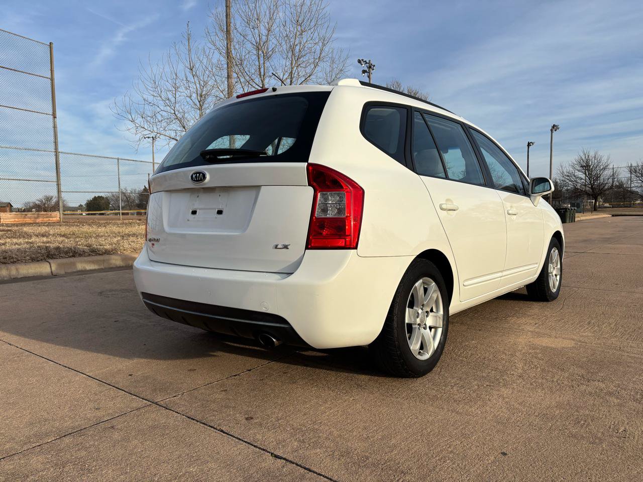 Used 2007 Kia Rondo LX FWD image 25