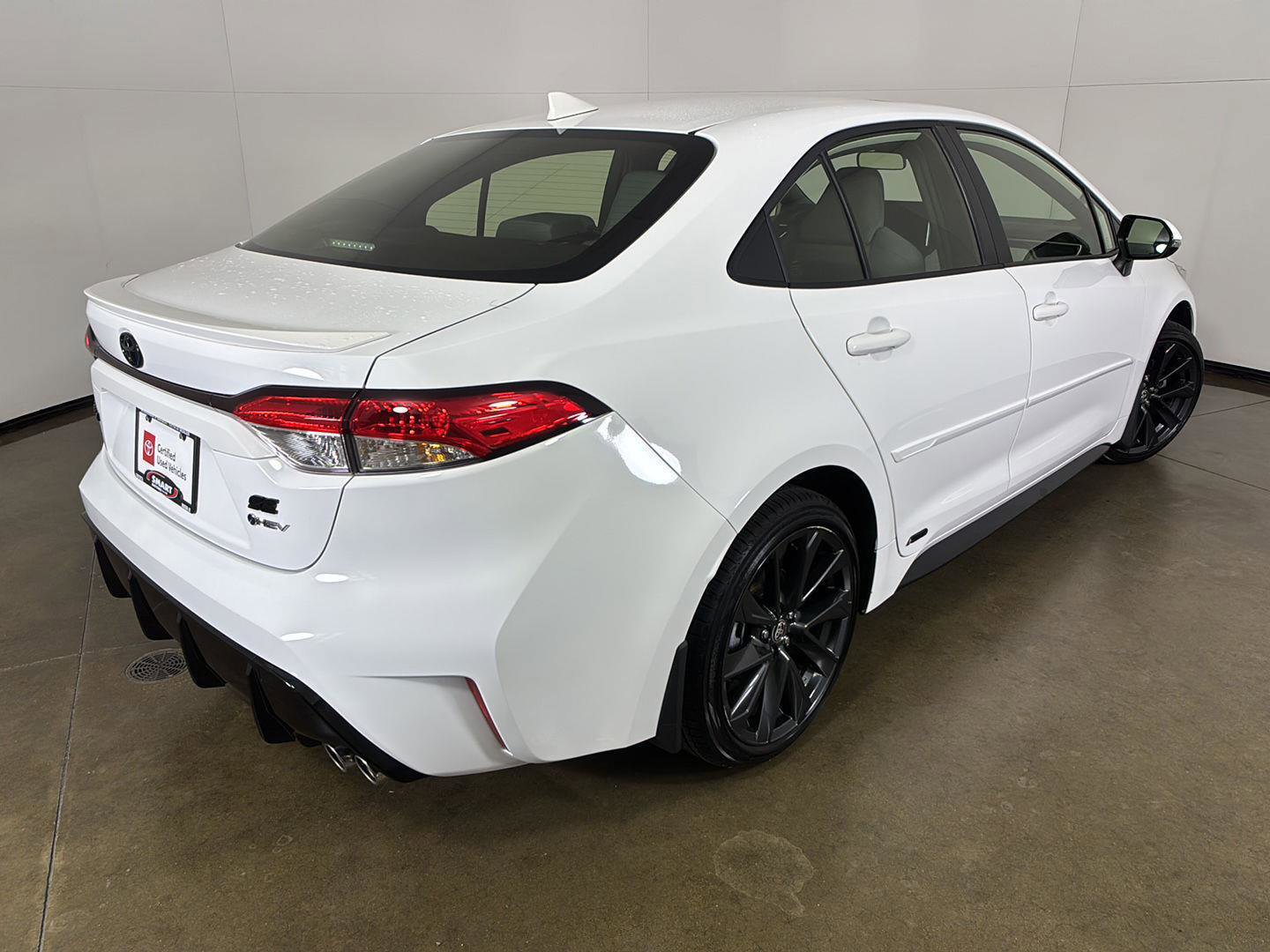 Used 2025 Toyota Corolla SE w/ SE Premium Package AWD/4WD image 10
