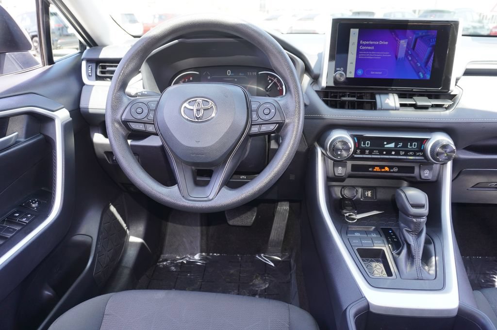 Used 2025 Toyota RAV4 XLE FWD image 8