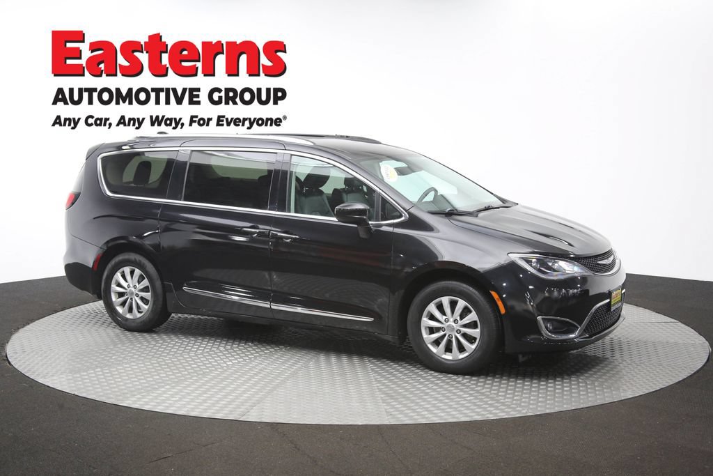 Used 2019 Chrysler Pacifica Touring-L FWD image 46