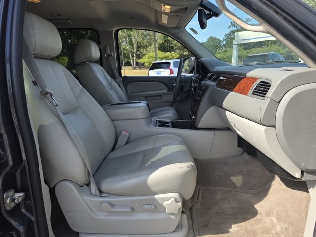 Used 2011 Chevrolet Suburban LT RWD image 28