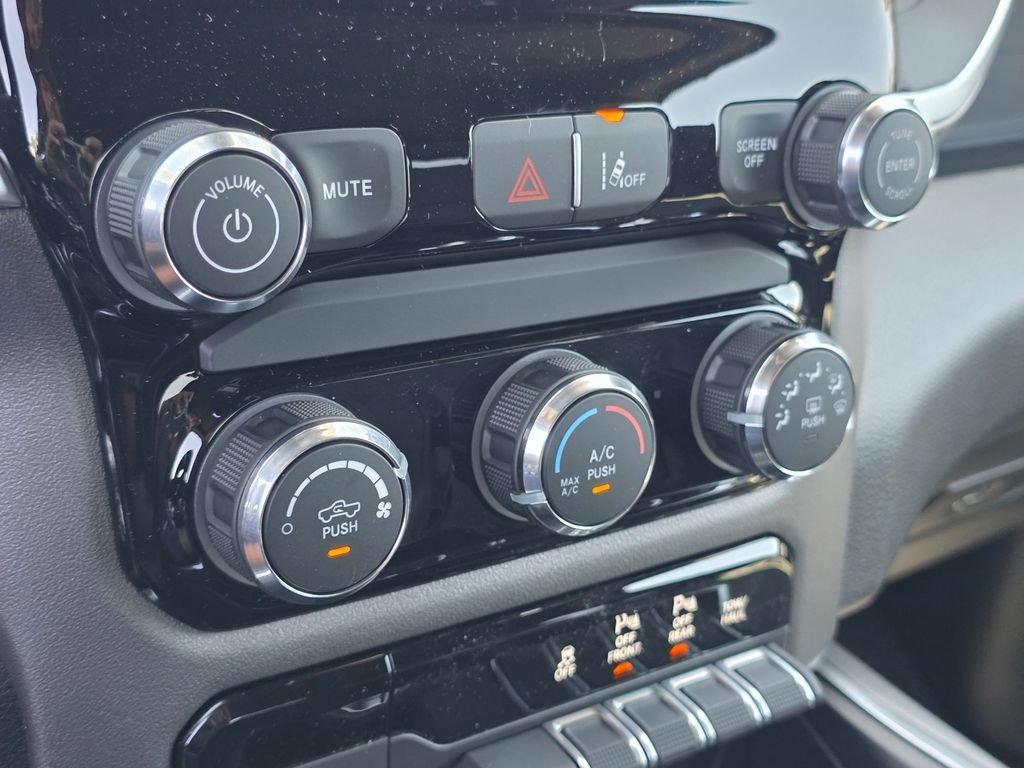 New 2026 RAM 1500 Big Horn w/ Night Edition AWD/4WD image 17