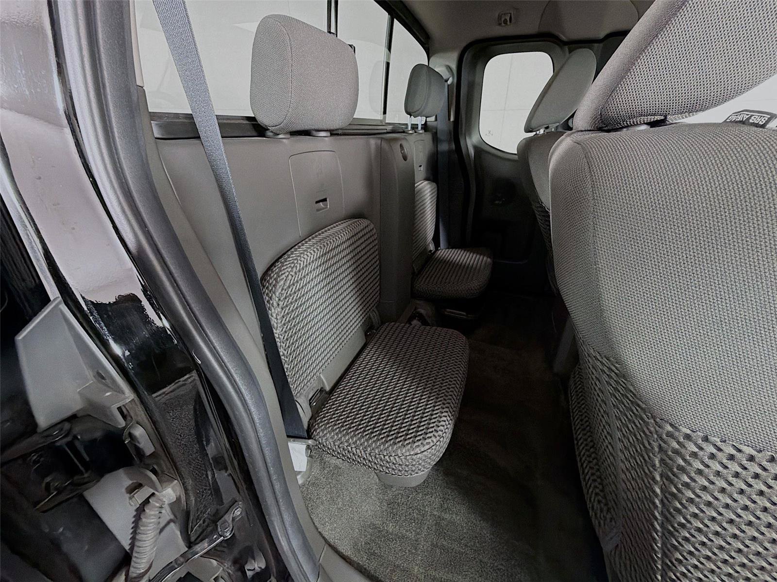 Used 2015 Nissan Frontier SV AWD/4WD image 26