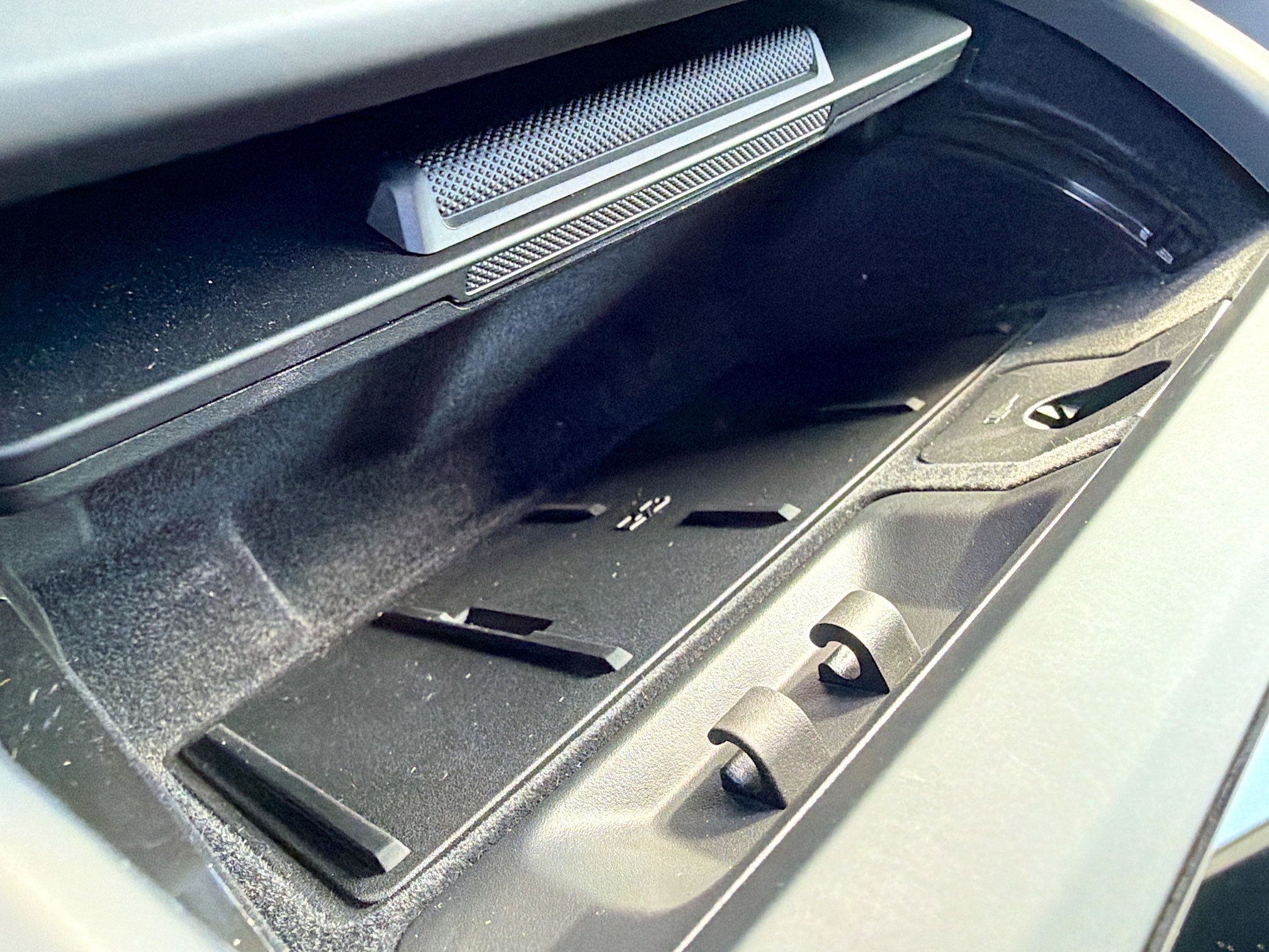 Used 2024 Porsche Macan 4 Electric image 31