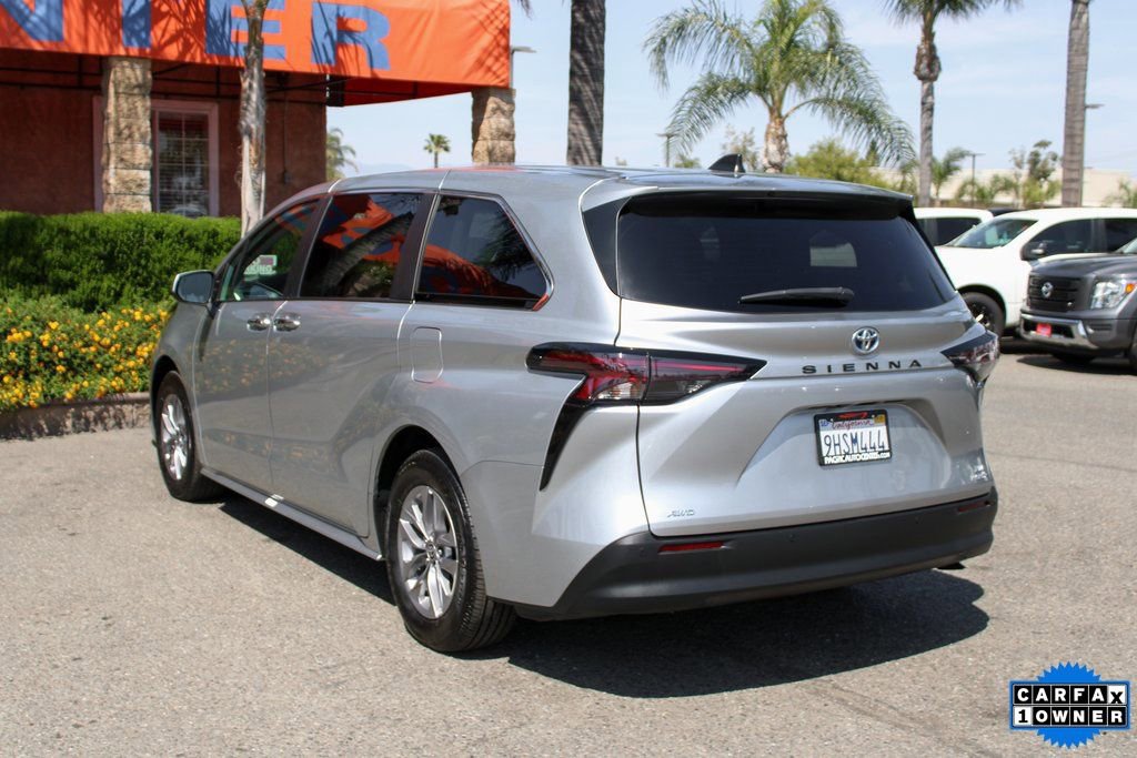 Used 2023 Toyota Sienna XLE AWD/4WD image 7
