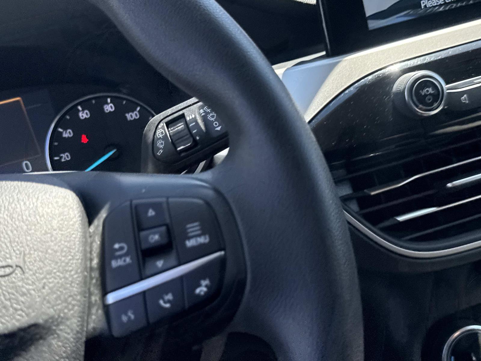 Used 2022 Ford Escape SE w/ SE Sport Appearance Package image 25