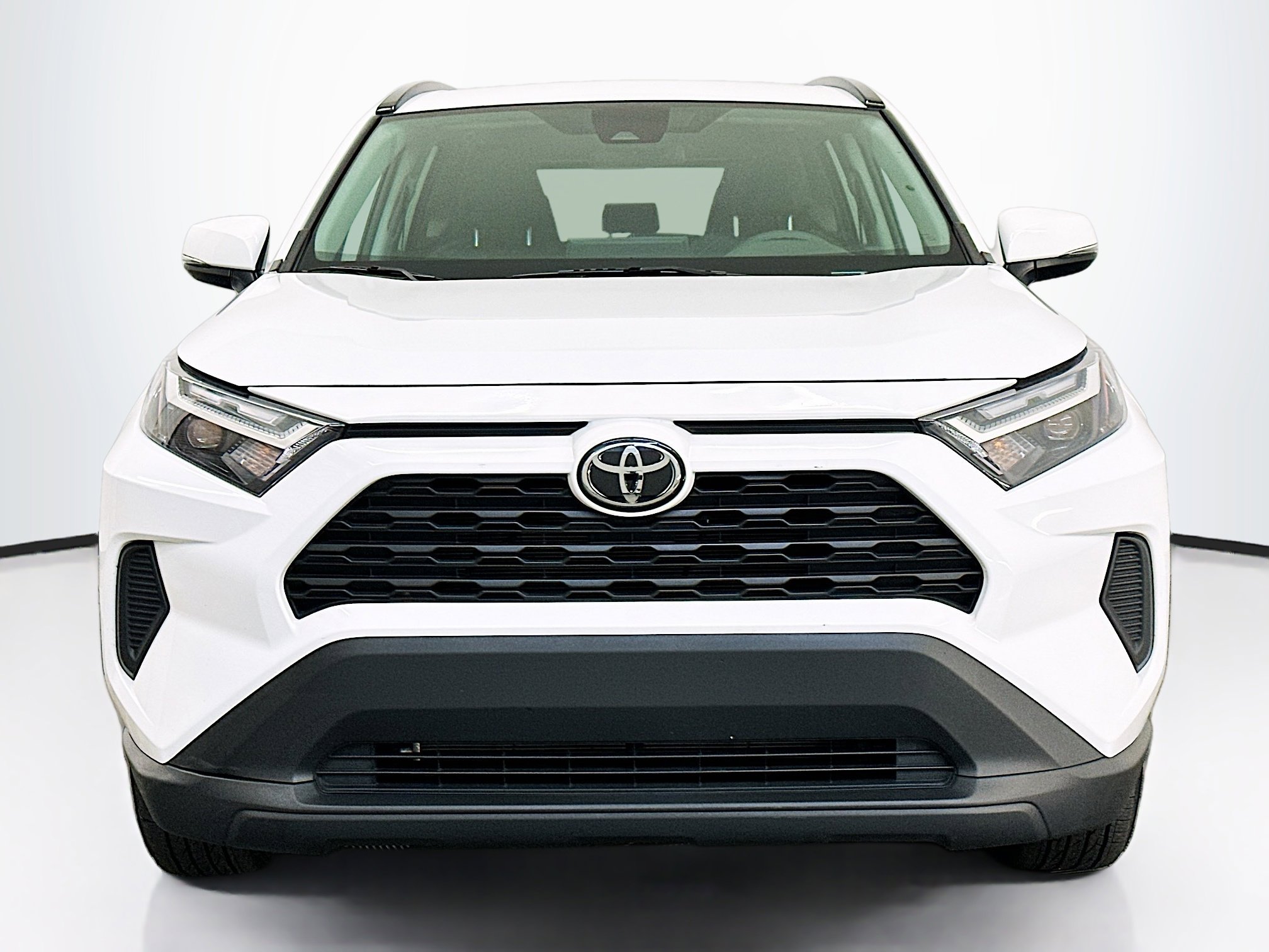 Used 2025 Toyota RAV4 XLE image 2