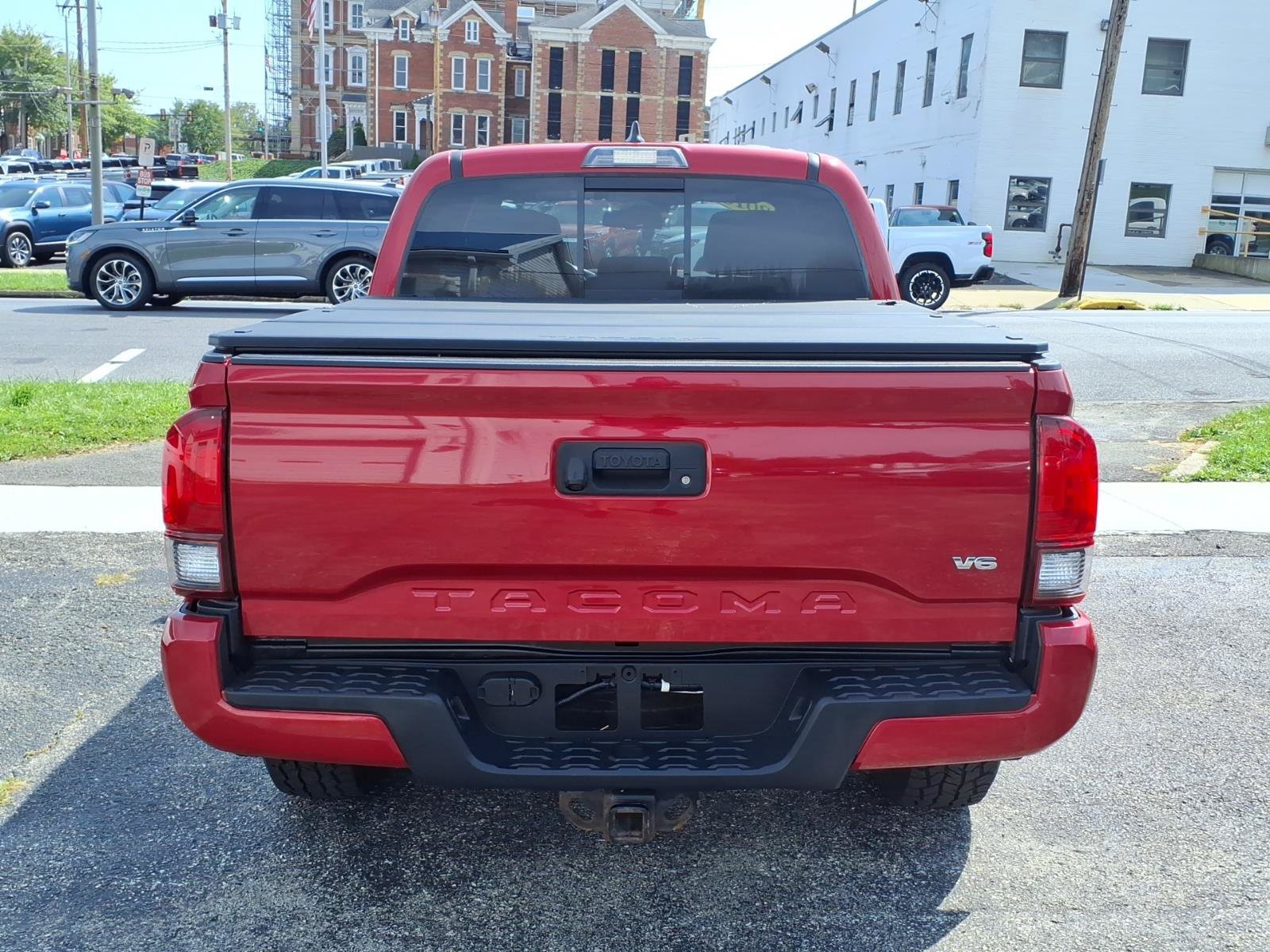 Used 2018 Toyota Tacoma TRD Sport AWD/4WD image 5