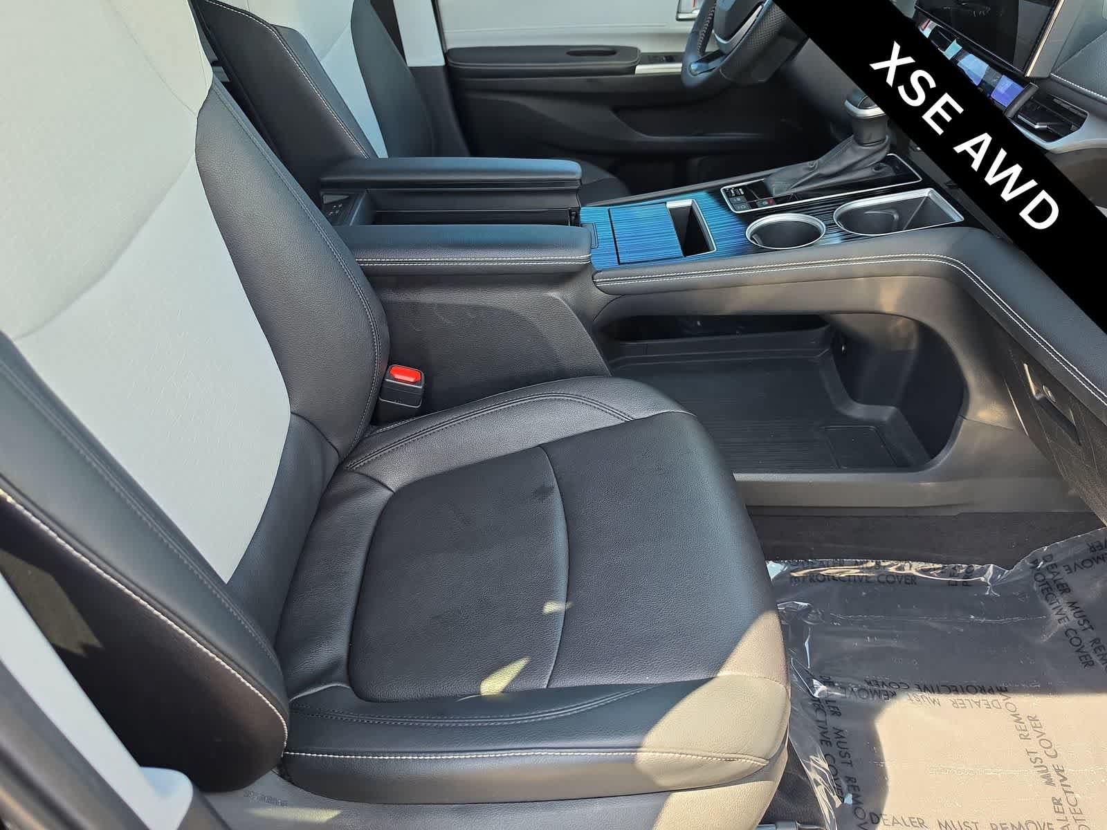 Used 2025 Toyota Sienna XSE AWD/4WD image 18