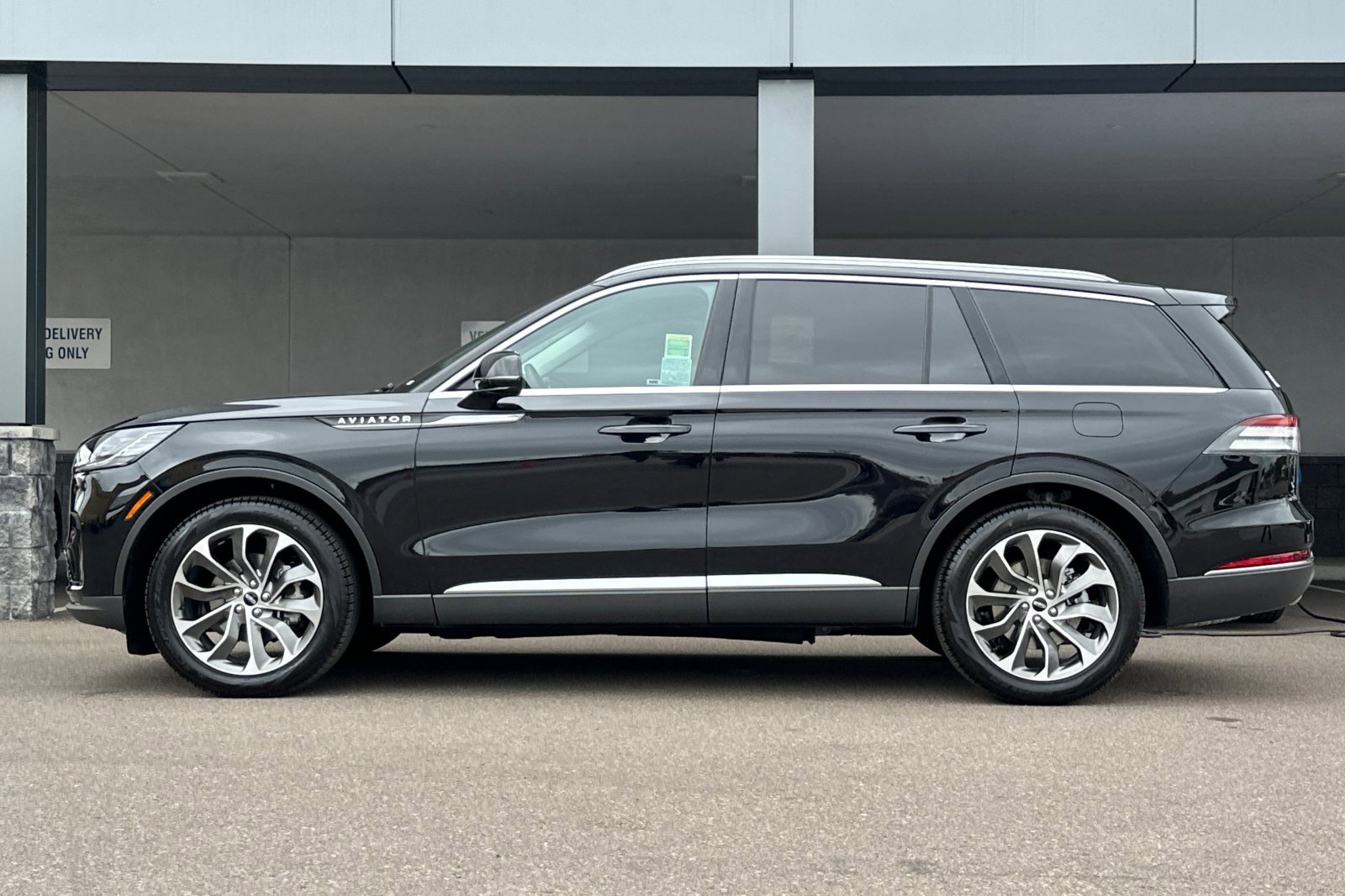 New 2025 Lincoln Aviator Reserve w/ Luxury Package image 6
