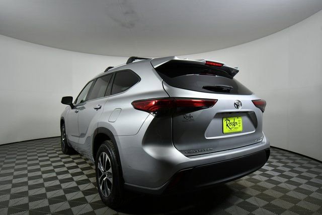 Used 2023 Toyota Highlander XLE image 13
