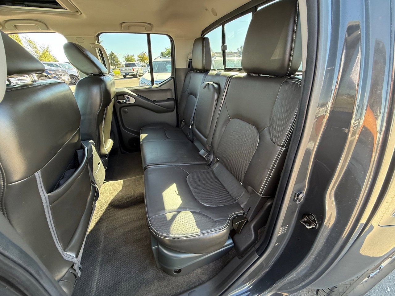 Used 2015 Nissan Frontier PRO-4X image 40