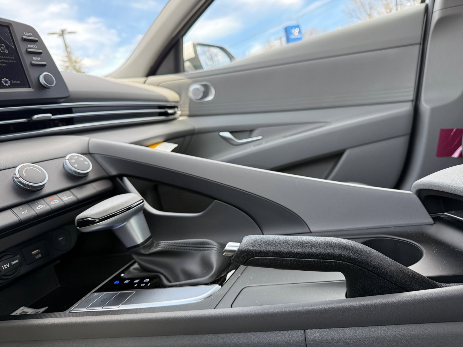 New 2025 Hyundai Elantra SE w/ Cargo Package FWD image 31