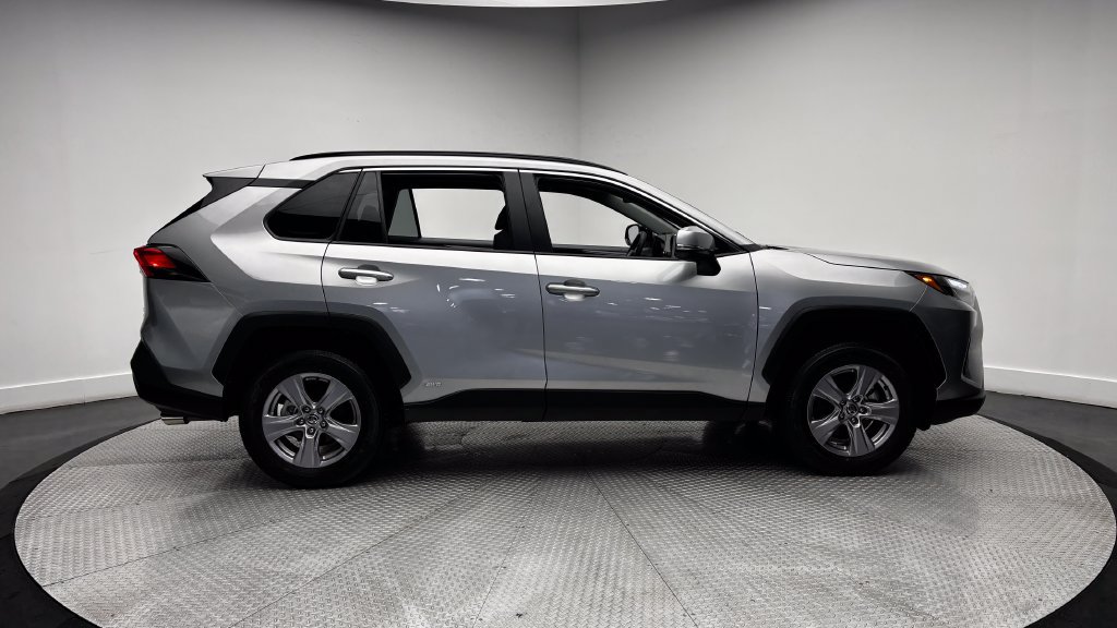 Certified 2025 Toyota RAV4 XLE AWD/4WD image 40