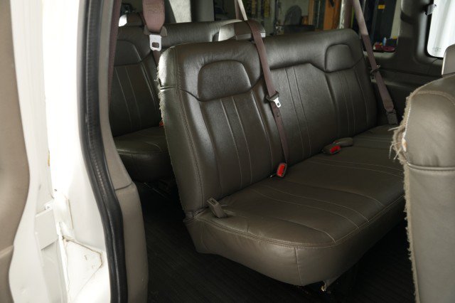 Used 2008 Chevrolet Express 3500 Extended Passenger RWD image 25