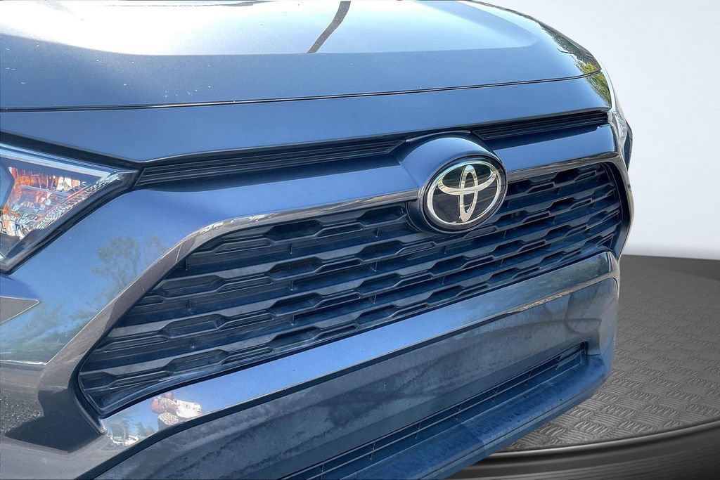 Used 2020 Toyota RAV4 XLE Premium FWD image 34