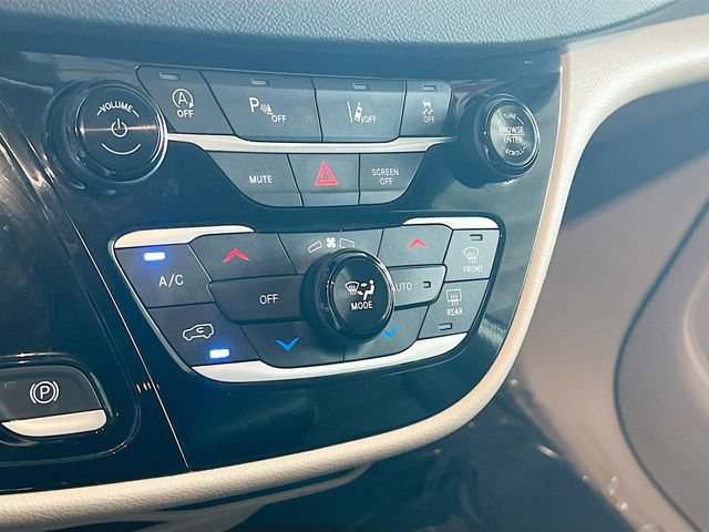 Used 2024 Chrysler Pacifica Touring-L FWD image 23