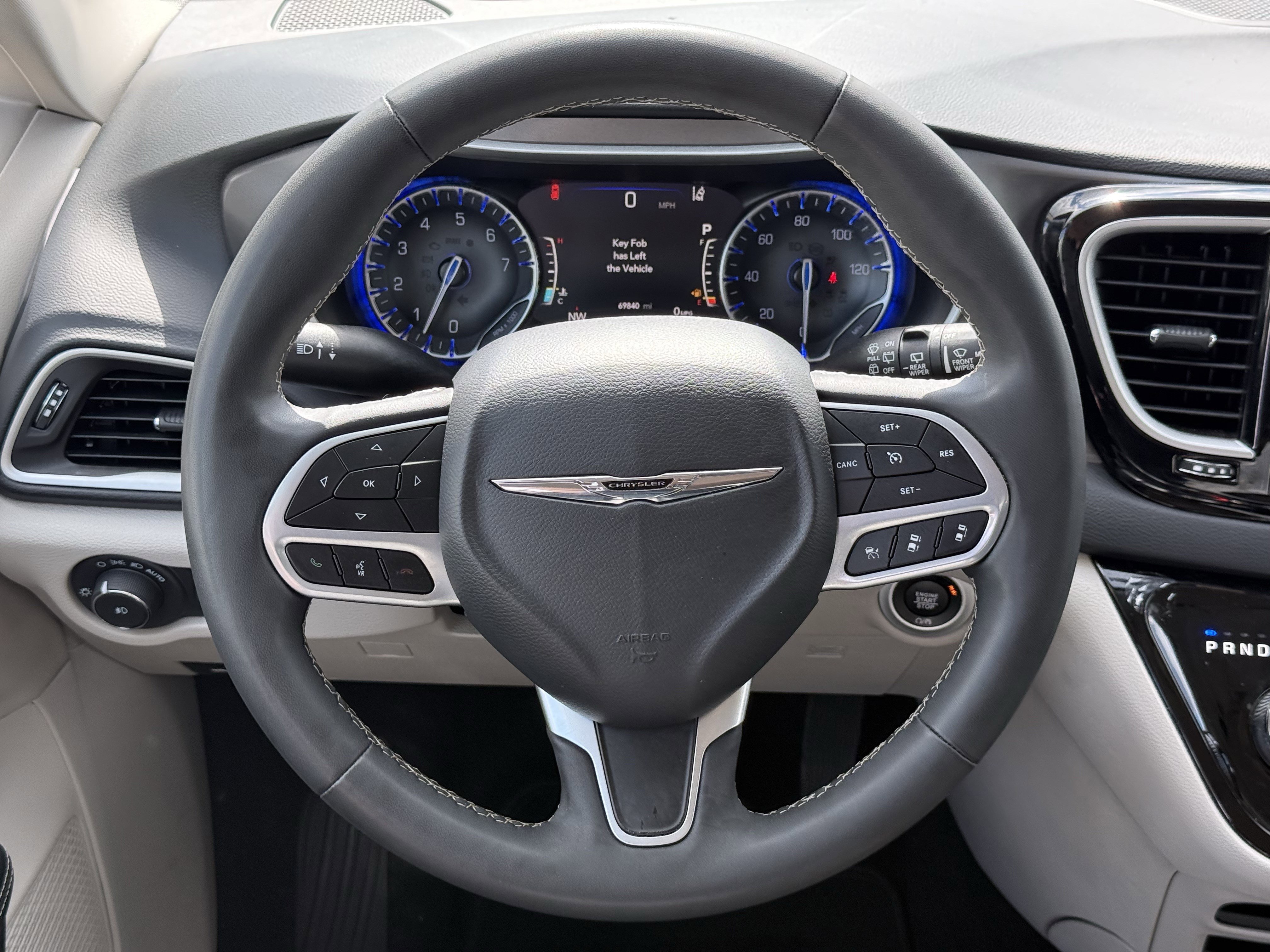 Used 2023 Chrysler Pacifica Touring-L image 12