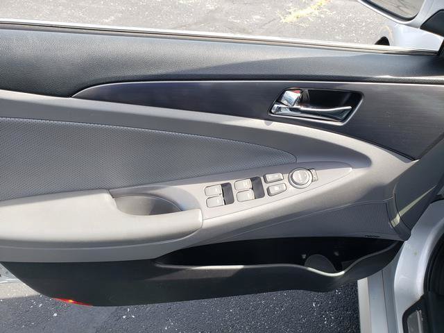 Used 2014 Hyundai Sonata Limited w/ Panoramic Sunroof Package 02 FWD image 10