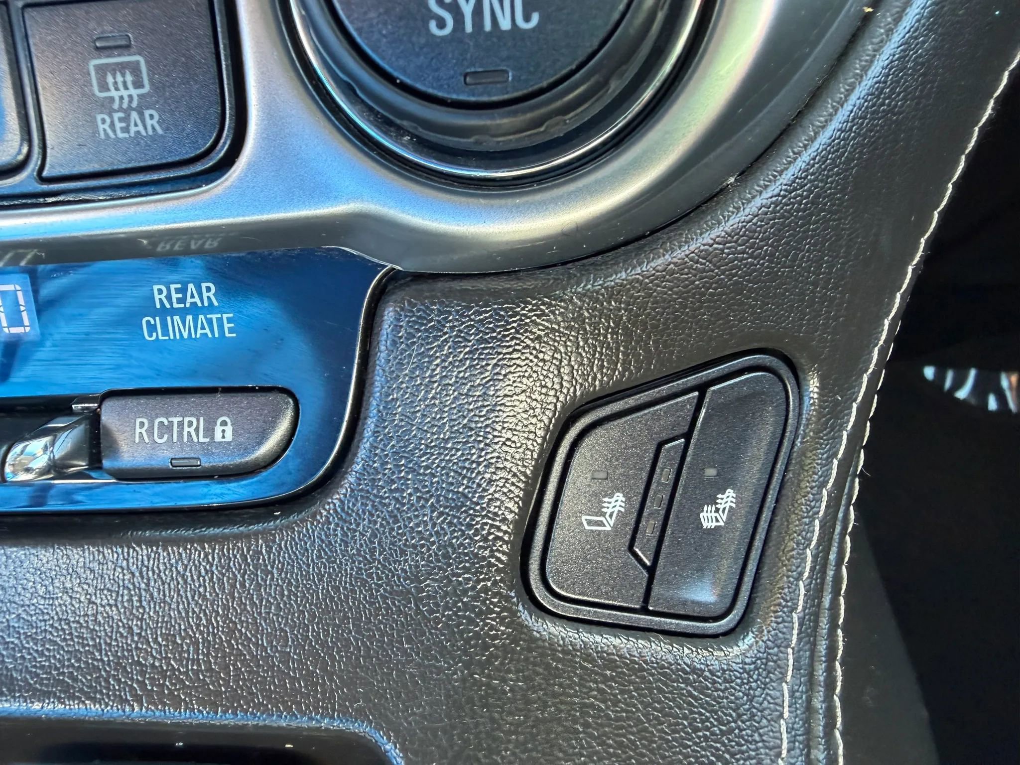 Used 2019 Chevrolet Suburban LT RWD image 27