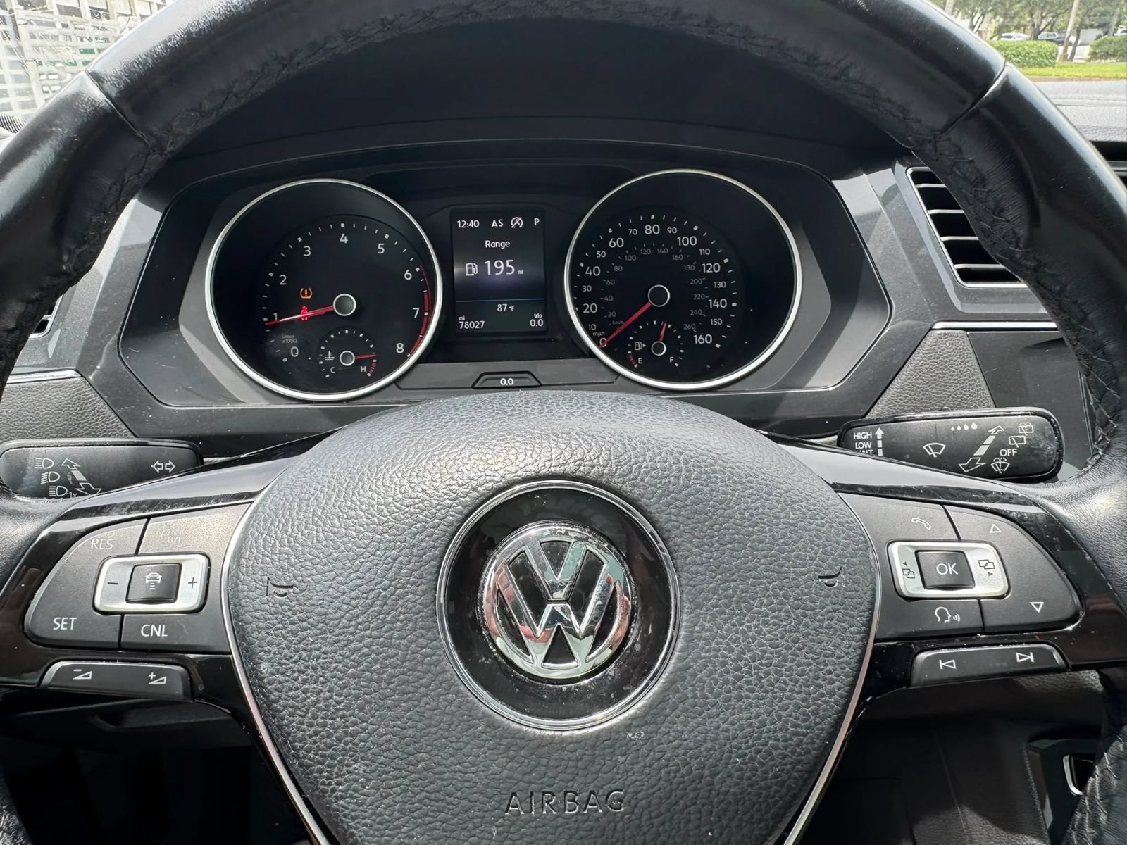 Used 2018 Volkswagen Tiguan SEL FWD image 26