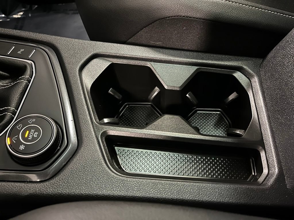 Certified 2023 Volkswagen Tiguan SE R-Line AWD/4WD image 15