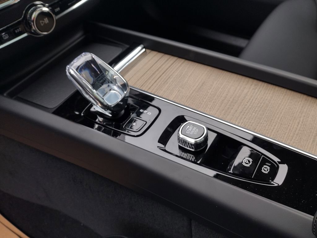 New 2026 Volvo XC60 B5 Plus w/ Climate Package image 18