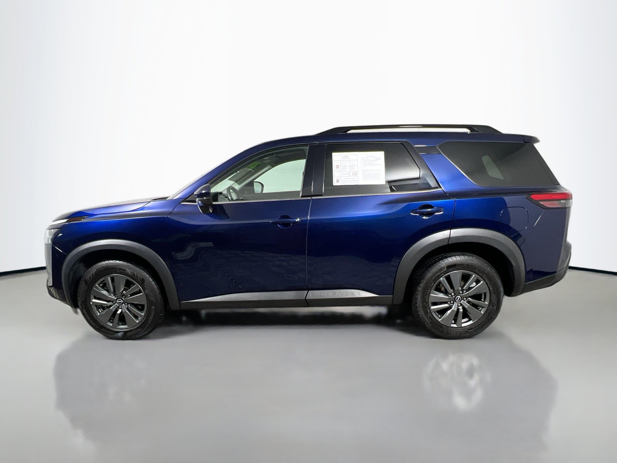 Used 2024 Nissan Pathfinder SV AWD/4WD image 9