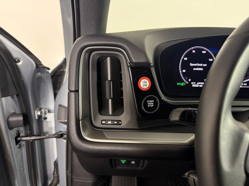 Certified 2025 Porsche Cayenne AWD/4WD image 24