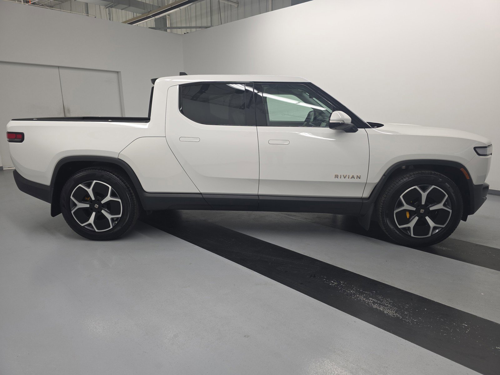 Used 2023 Rivian R1T Adventure image 6