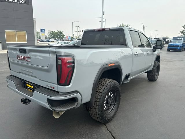 Used 2024 GMC Sierra 2500 AT4 AWD/4WD image 3