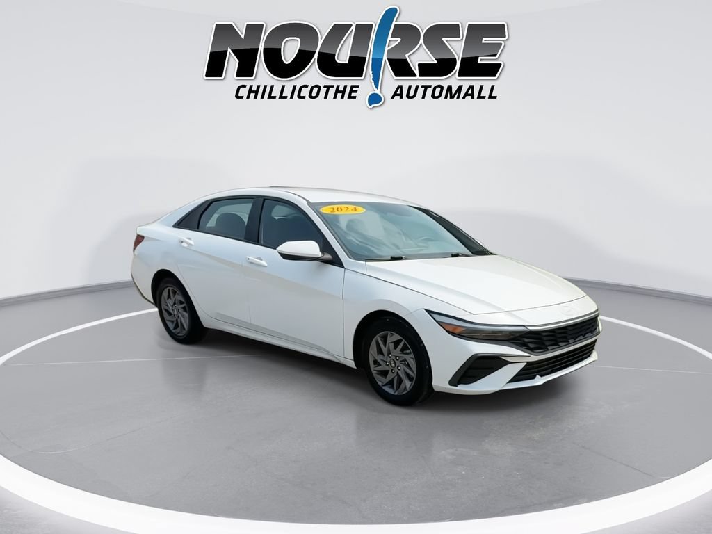 Used 2024 Hyundai Elantra SEL FWD image 2