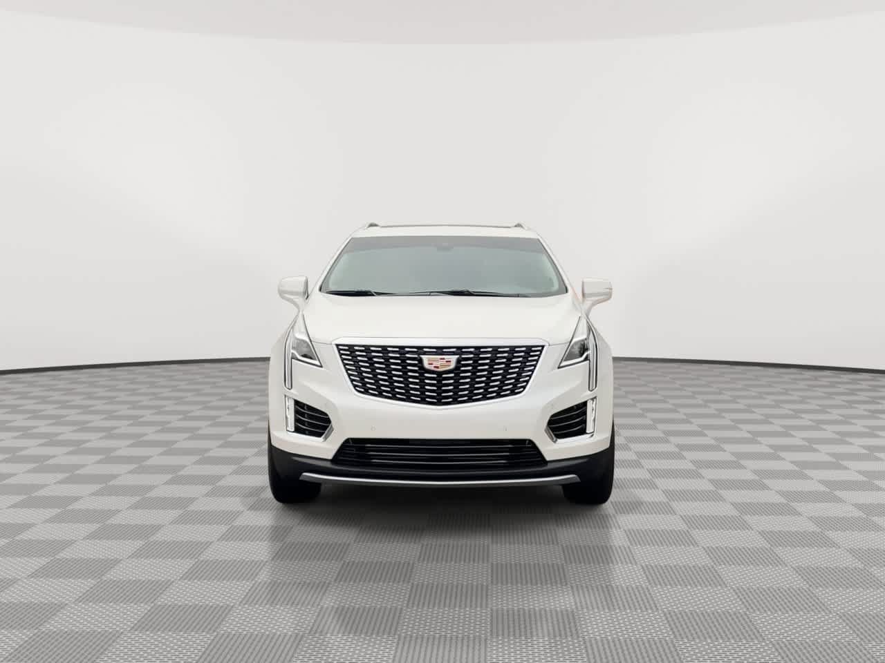 Certified 2025 Cadillac XT5 Premium Luxury AWD/4WD image 3