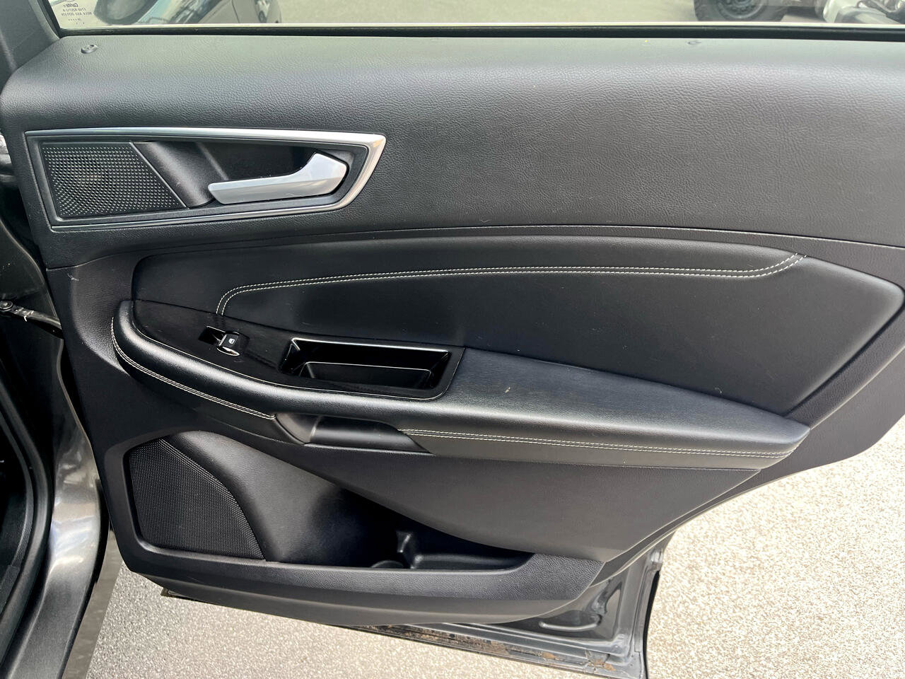 Used 2020 Ford Edge Titanium image 17