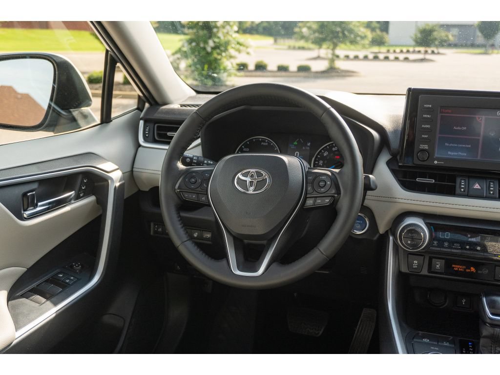 Used 2022 Toyota RAV4 XLE Premium AWD/4WD image 22