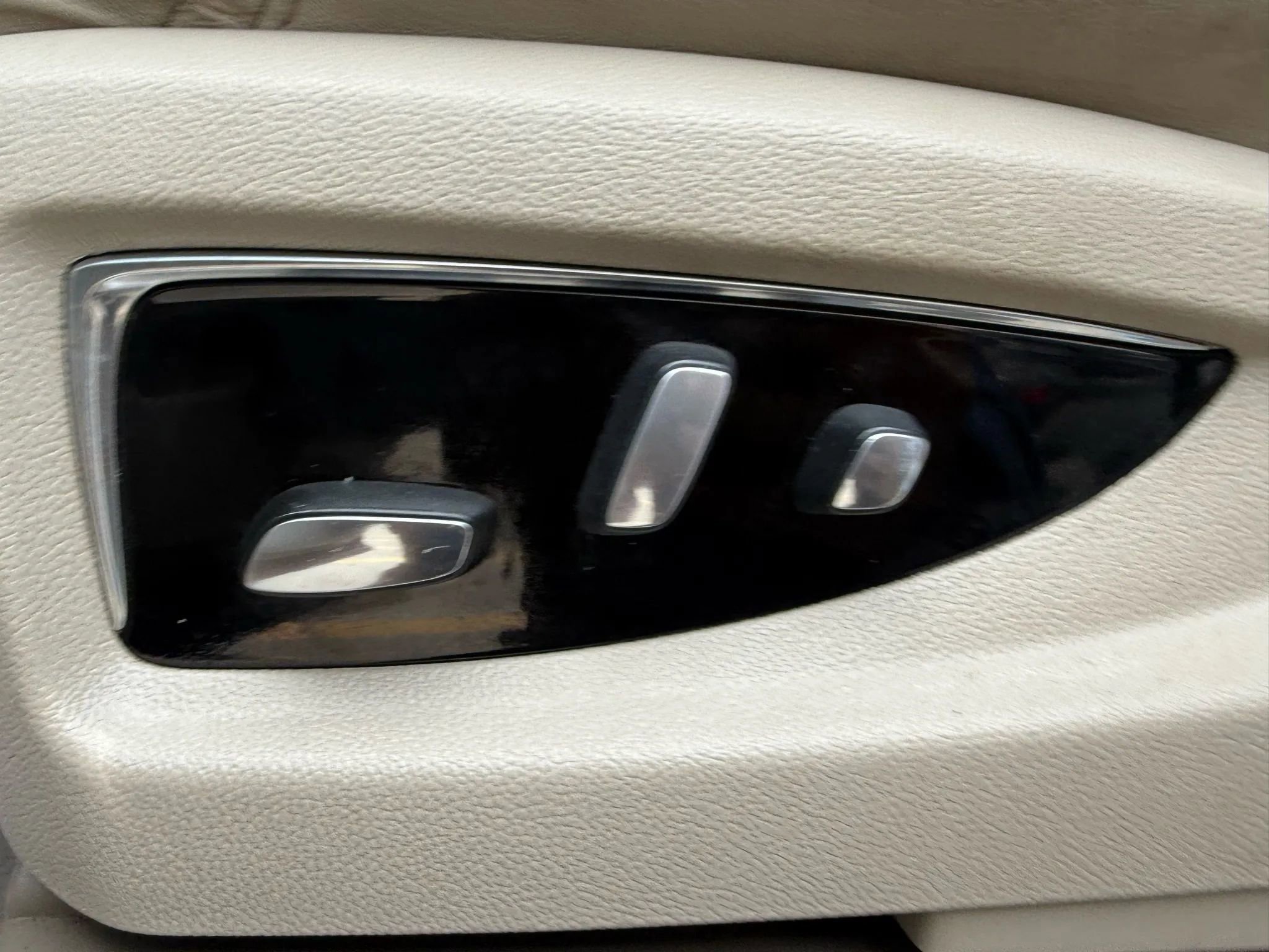 Used 2017 Cadillac Escalade ESV Luxury image 20