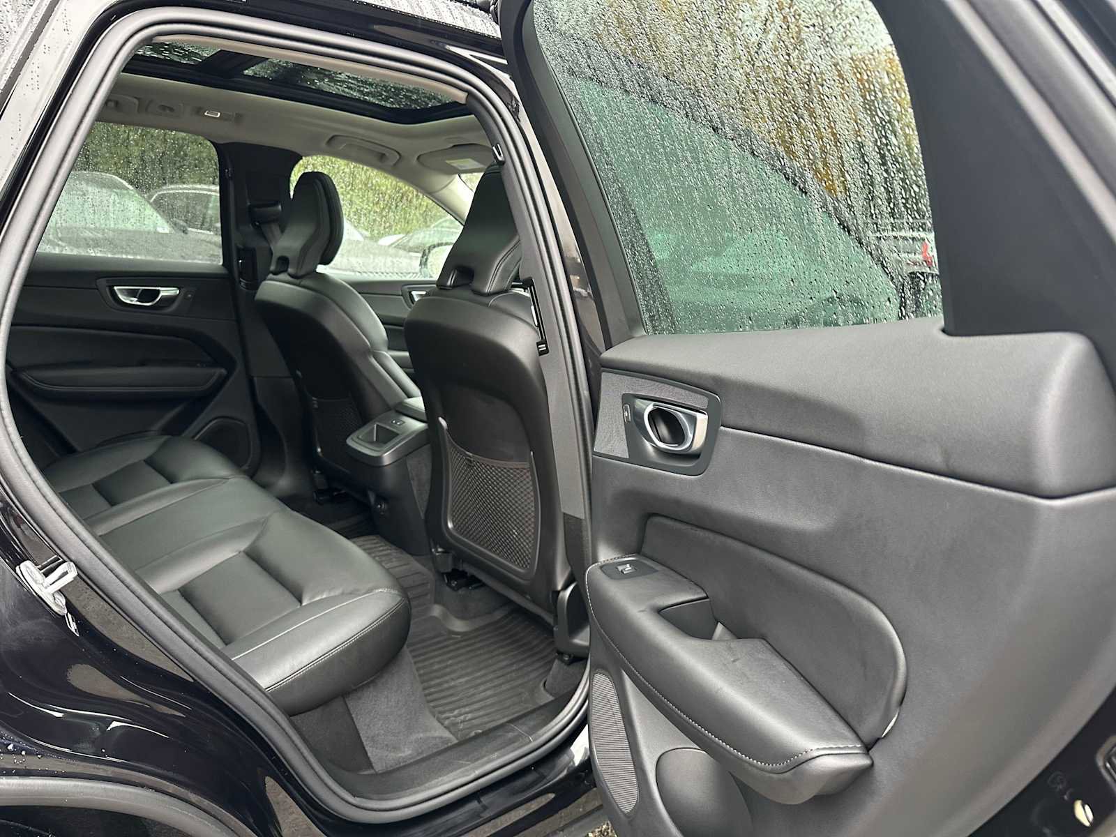 Used 2025 Volvo XC60 B5 Core w/ Protection Package Premier image 13