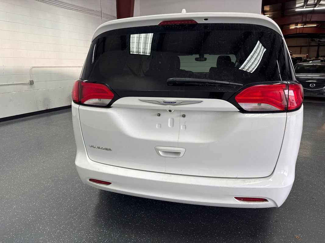 Used 2020 Chrysler Voyager Lxi image 5