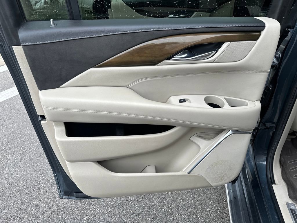 Used 2020 Cadillac Escalade ESV Luxury RWD image 33