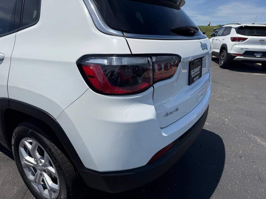 Used 2024 Jeep Compass Latitude AWD/4WD image 34