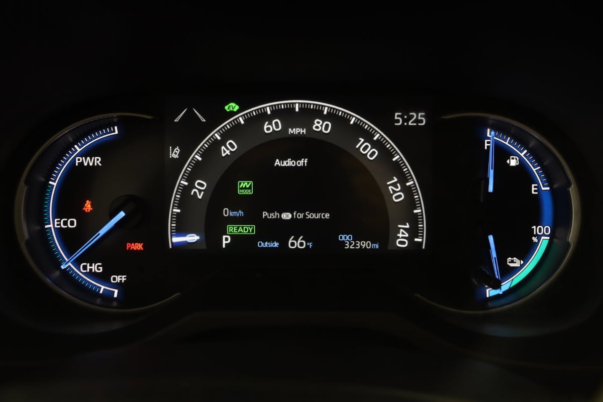 Used 2024 Toyota RAV4 SE w/ Weather & Moonroof Package AWD/4WD image 17